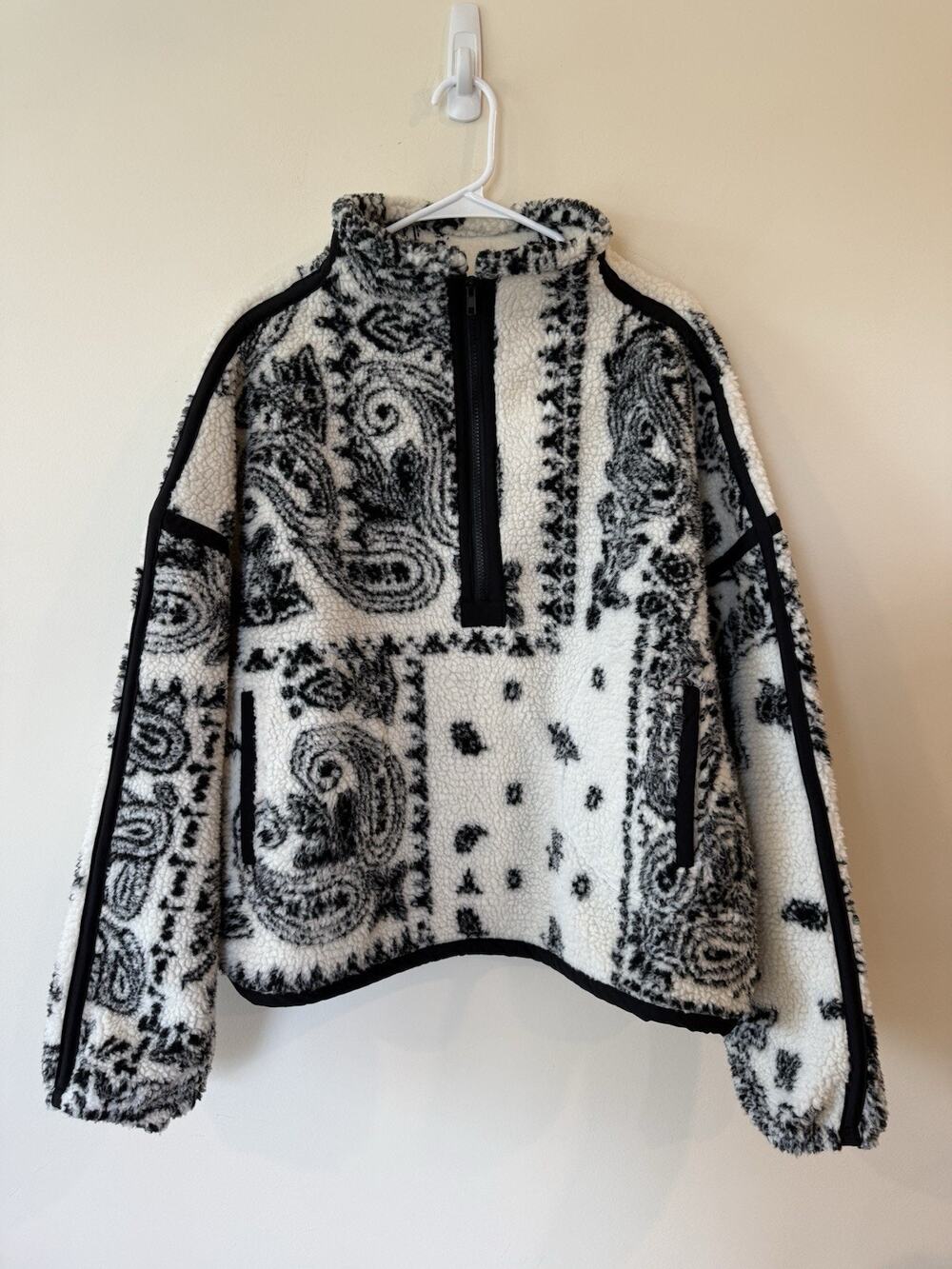 VICI Sherpa Sweater Women's Large White Paisley Thick Warm Cozy 1/4 Zip Pullover